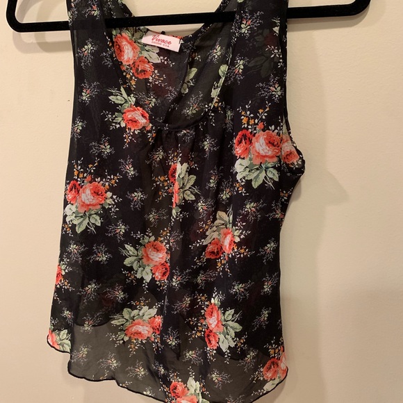 💙 Flowy Tie Back Tank w/ Floral Print - Picture 3 of 7